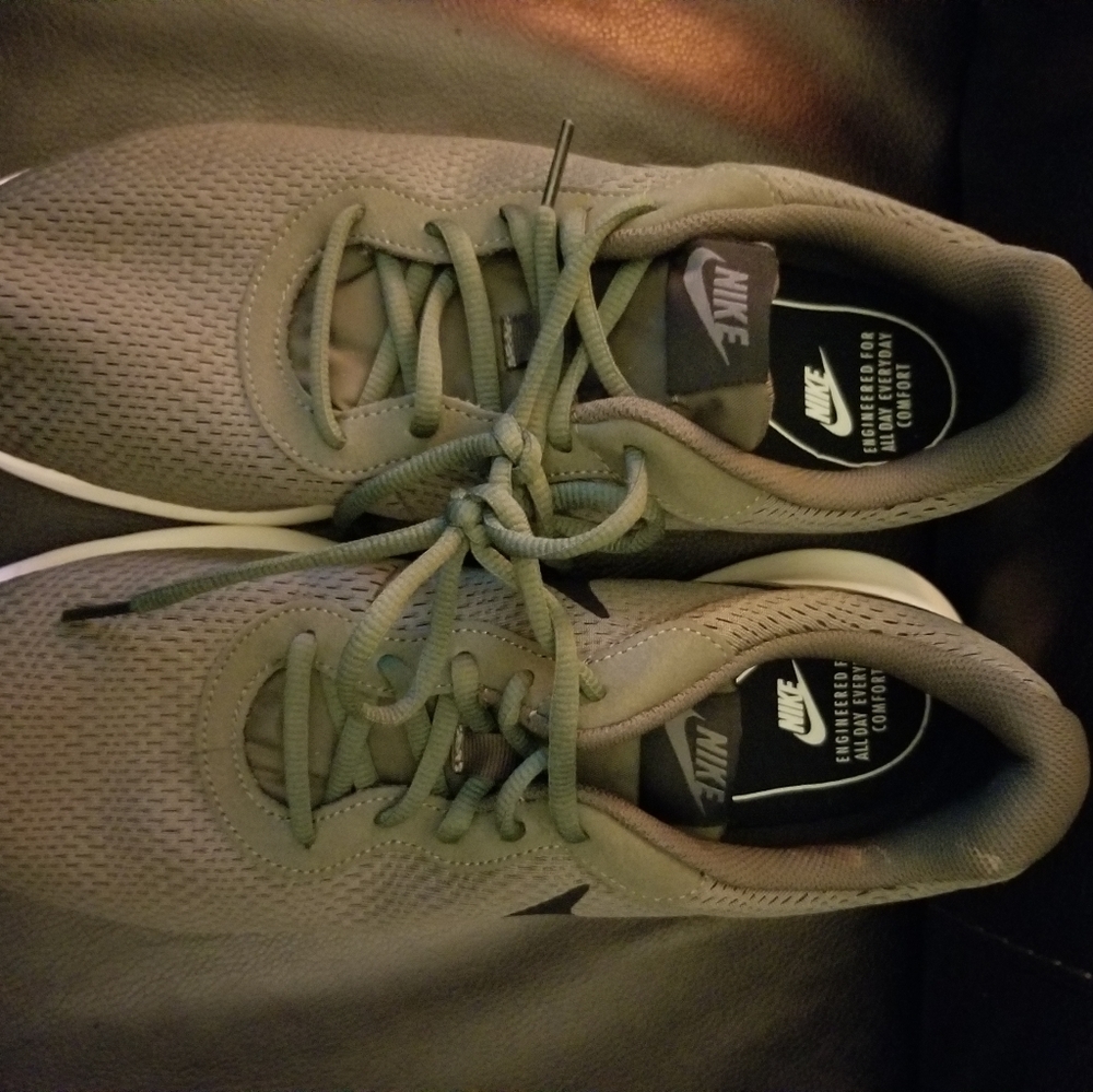 Nike - Picture 2 of 4